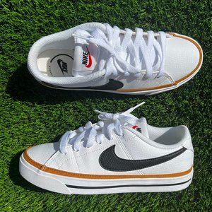 Size 7 // Women's Nike Court Legacy Tennis Shoes